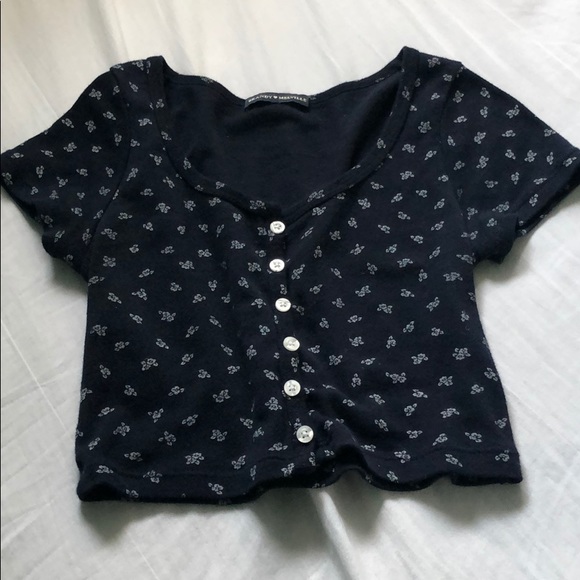 RARE brandy Melville floral button top - Picture 4 of 7